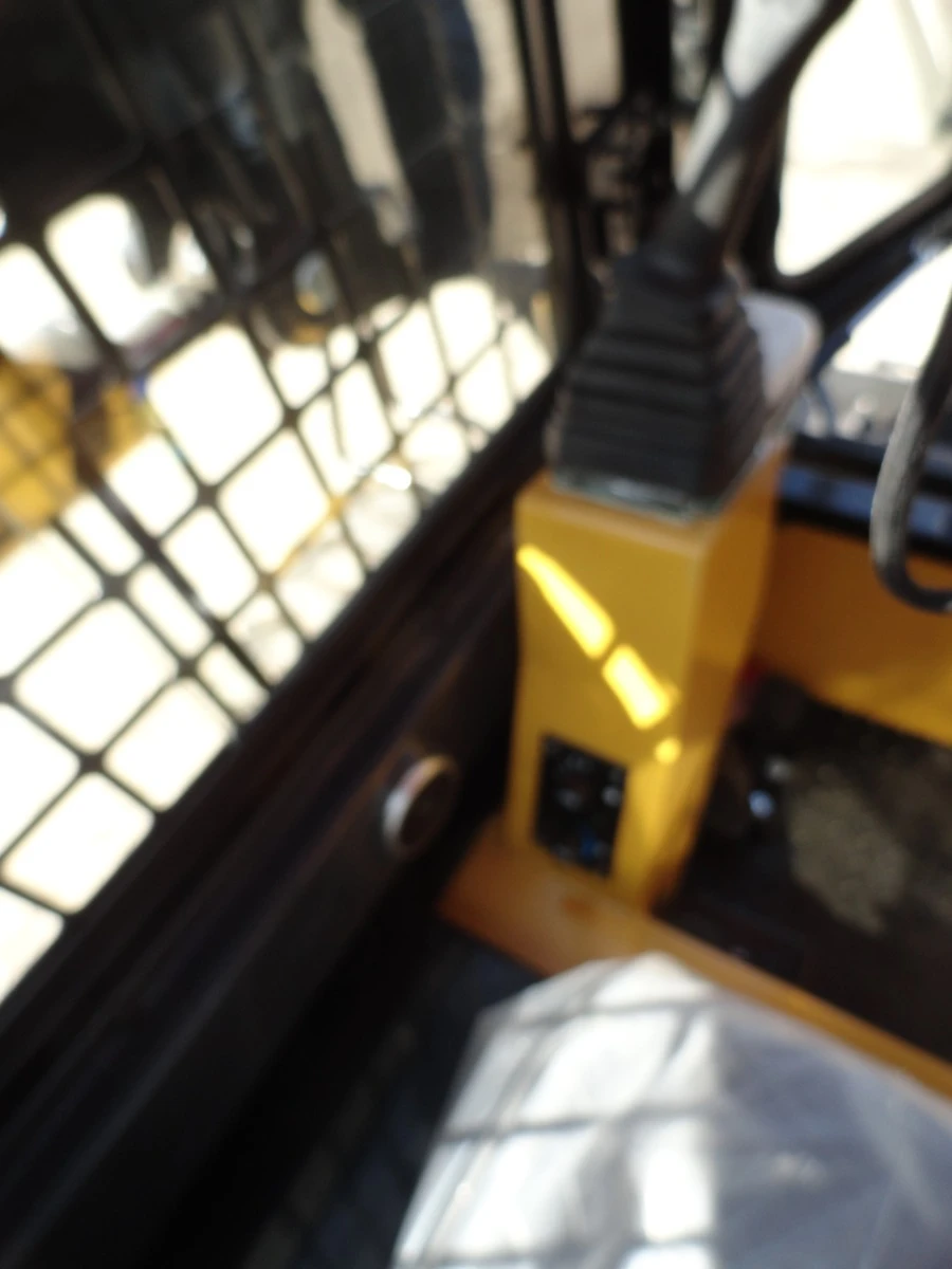 Мини-погрузчик LUYUE JC45