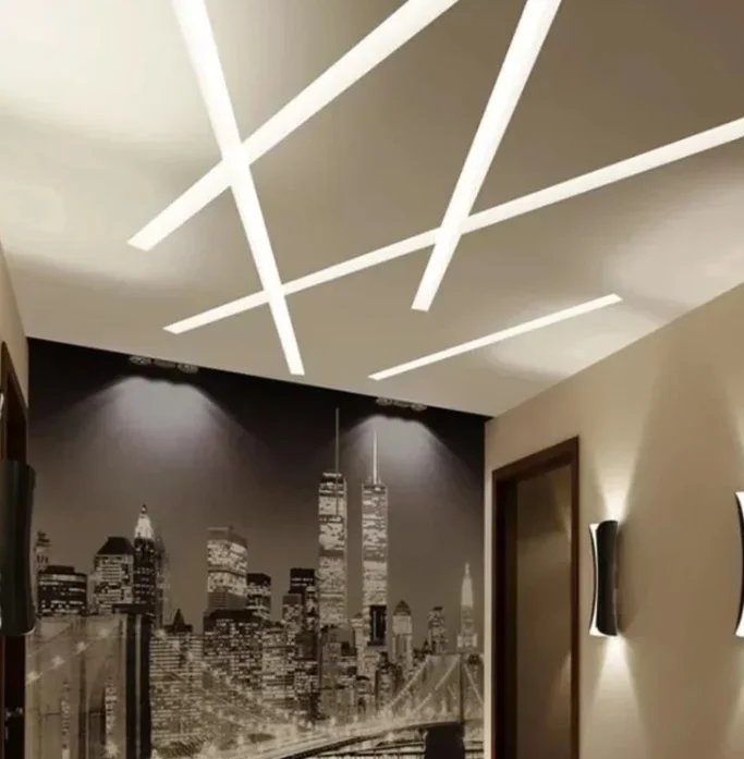 Натяжной потолок с применением световых линий