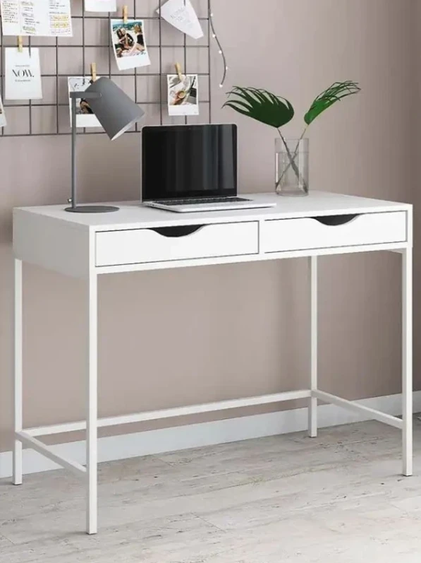 stol_pismennyy_chip_v_magazine_alesha_v_blagoveshchenske