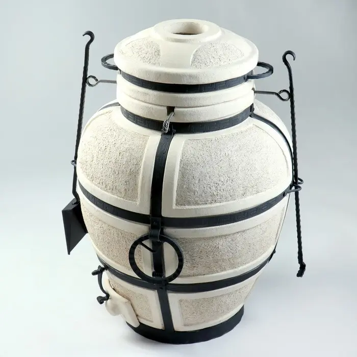 Тандыр — это восточная керамическая печь, предназначенная для приготовления рыбы, мяса и овощей. Изделие состоит из шамо