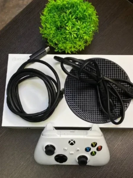 Фото для Игровая приставка Microsoft Xbox Series S, 512 Гб (1 геймпад)