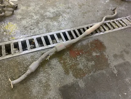 Фото для Катализатор TOYOTA COROLLA FIELDER/COROLLA AXIO NZE144G/NZE144 1NZFE 2010/Цвет 202 задн. (б/у)