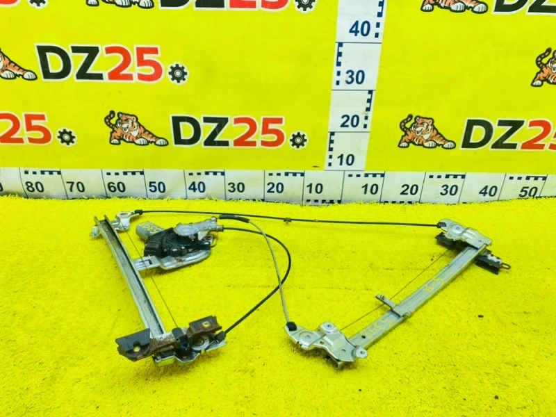 Фото для Стеклоподъемник двери багажника TOYOTA HILUX SURF TRN215 2TRFE 2007 задн. (б/у)