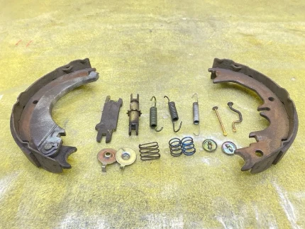 Фото для Механизм стояночного тормоза TOYOTA 4RUNNER/HILUX SURF UZN210/UZN215/RZN215W/GRN215W/GRN210/TRN215W/KDN215W/VZN215W (б/у)
