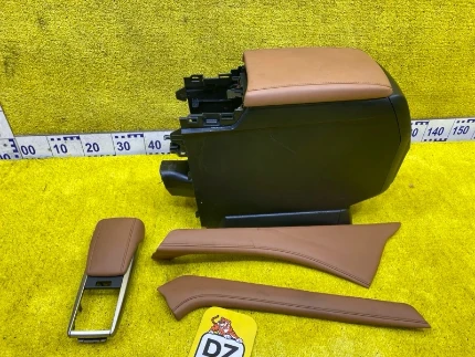 Фото для Бардачок между сиденьями LEXUS RX450H/RX450HL/RX350/RX350L/RX300/RX200T (б/у)
