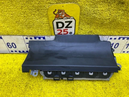 Фото для Подушка безопасности для колен LEXUS RX300/RX450H/RX450HL/RX350/RX350L/RX200T (б/у)