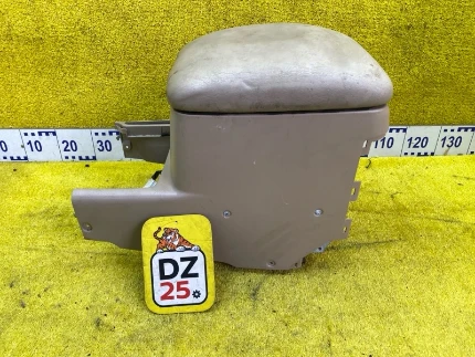 Фото для Бардачок между сиденьями TOYOTA LAND CRUISER/LAND CRUISER CYGNUS (б/у)