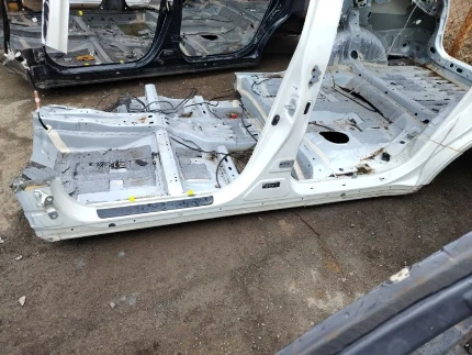 Фото для Порог кузова TOYOTA WISH ZGE20W 2ZRFAE 2012/ЦВЕТ 070 перед. лев. (б/у)