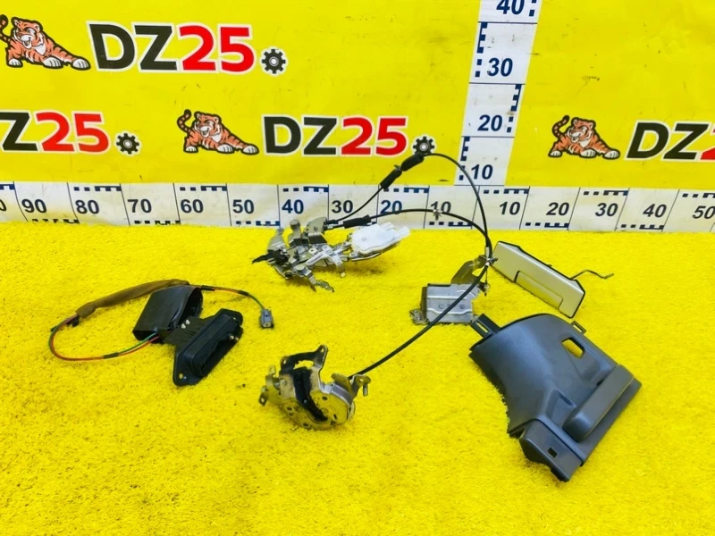 Фото для Замок двери NISSAN NV200 M20 HR16DE 2011/Цвет K23 задн. прав. (б/у)