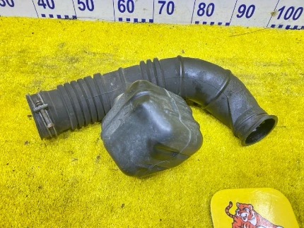 Фото для Патрубок воздушного фильтра TOYOTA TOWN ACE NOAH/LITE ACE NOAH/TOWN ACE/LITE ACE CR50G/CR50/CR40G/CR40 3CT 1998 (б/у)