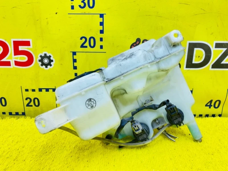 Фото для Бачок стеклоомывателя TOYOTA HIACE KDH206V 1KDFTV 2008/Цвет 1E7 перед. (б/у)