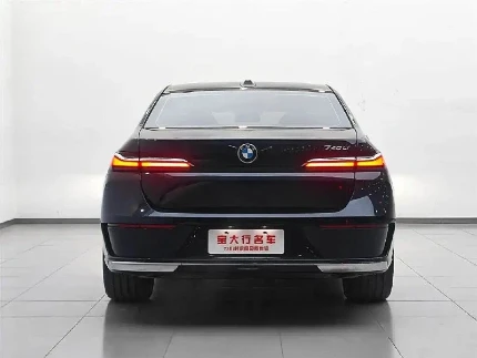 Автомобиль BMW SERIES 7 2023 год